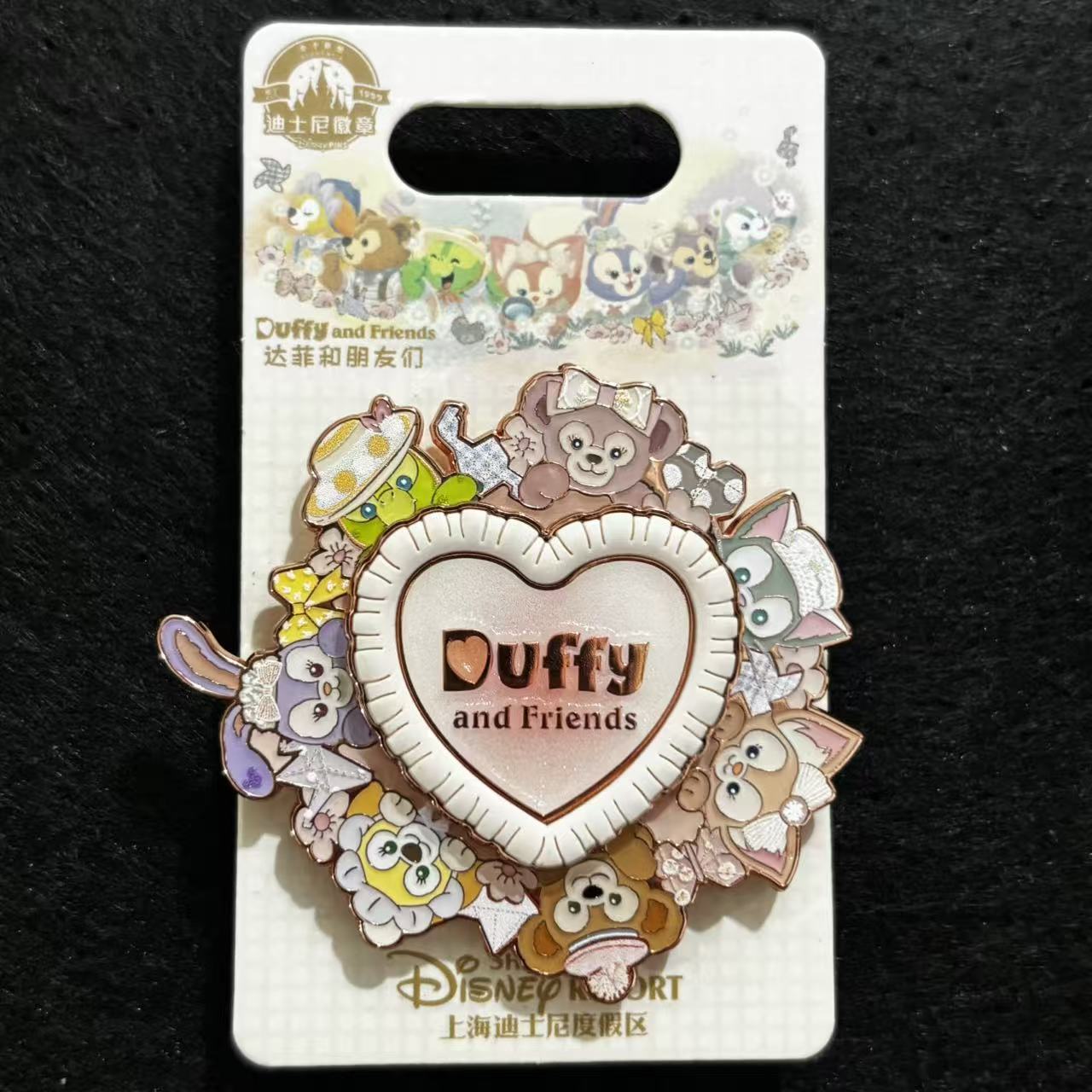 SHDL - Duffy and Friends Pink Heart Wreath Spinner Pin
