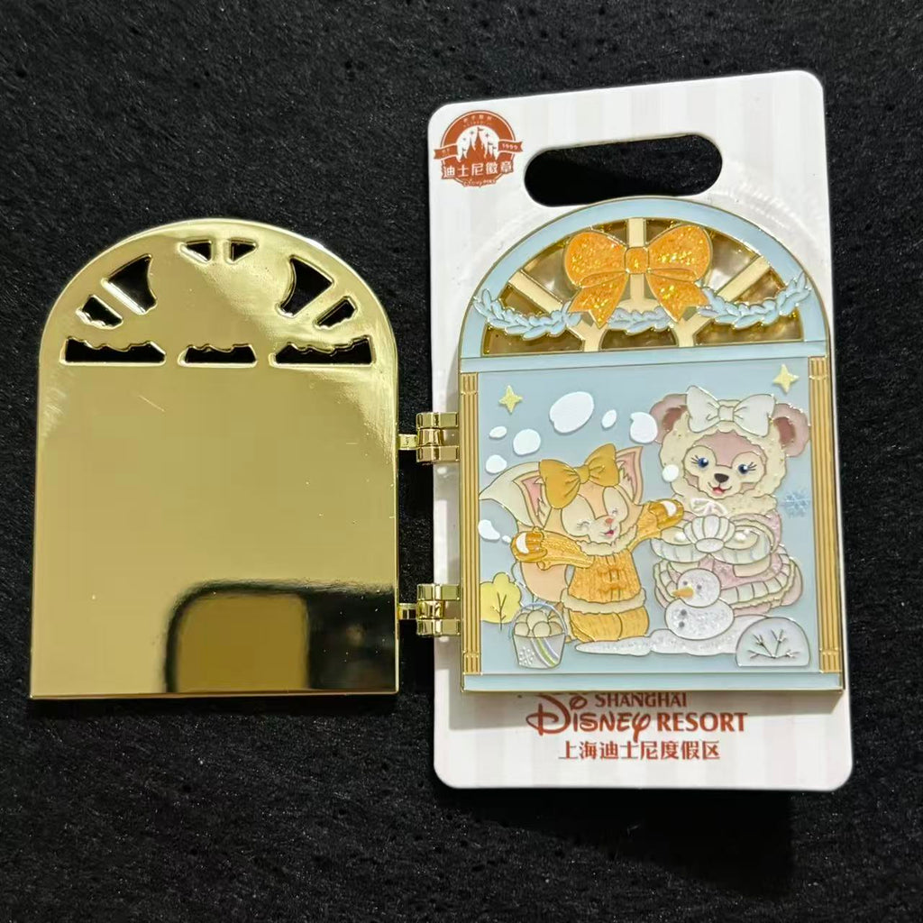 SHDL - Duffy Friends Christmas Gift Window Opening Pin