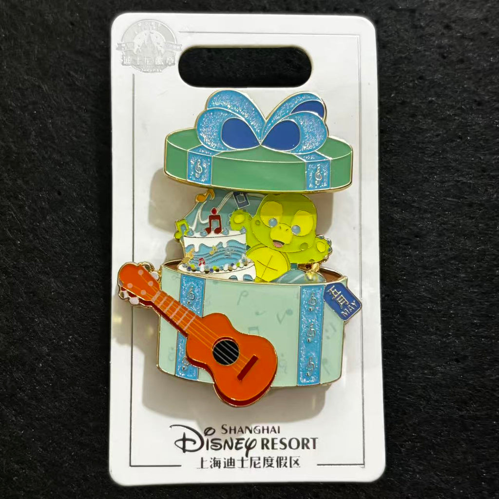 SHDL - Duffy and Friends May Birthday Gift Box Hinged Pin | Olu Mel