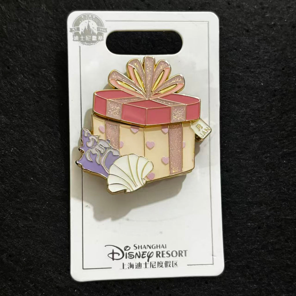 SHDL - Duffy and Friends January Birthday Gift Box Hinged Pin| ShellieMay